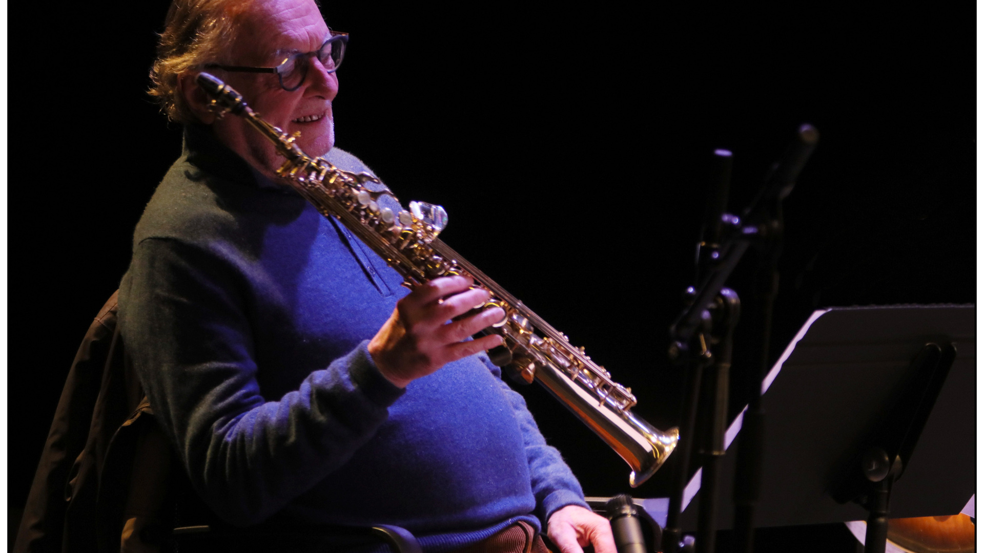 Saxophoniste pendant la résidence