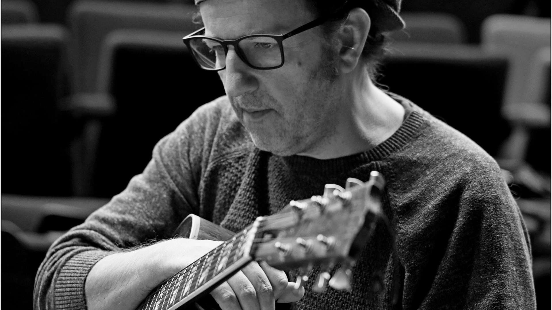 Guitariste pendant la résidence